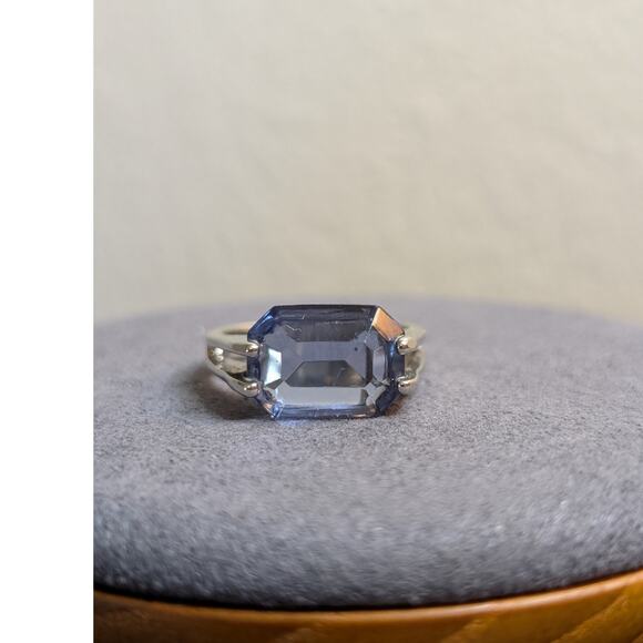 VTG 18 KGE Electroplate East to West Purple Glass Stone Solitaire Ring Size 7.75 - Picture 5 of 9